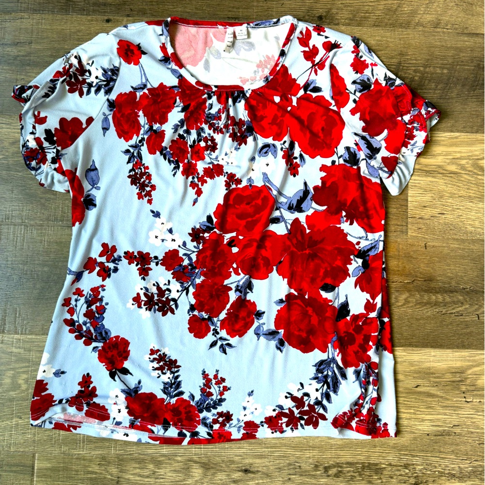 Elle Floral Top size Medium